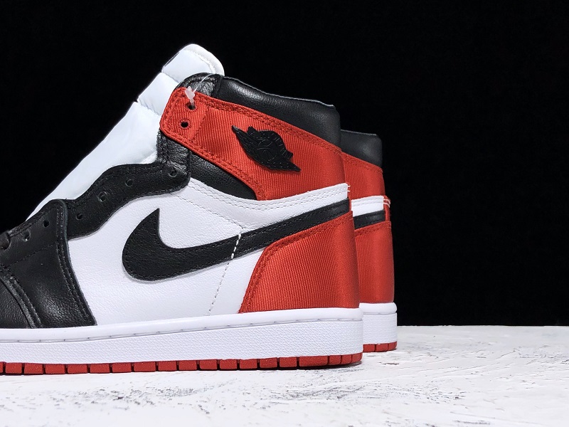 Air Jordan 1 AJ1 Satin Black Toe